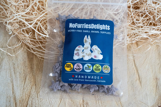 Blueberry bites, handmade food for bunnies and guinea pigs high fiber, no added sugar, 100% organic, natural and vegan. | Bouchées de myrtilles, aliment fait maison pour lapins, chinchillas et oiseaux, riche en fibres, sans sucre ajouté, 100% biologique, naturel et végétalien.