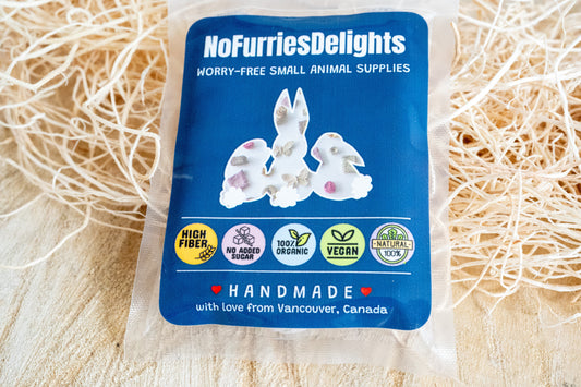 Blueberry donuts, handmade food for bunnies and guinea pigs high fiber, no added sugar, 100% organic, natural and vegan. | Beignets aux myrtilles, aliment fait maison pour rongeurs et oiseaux, riche en fibres, sans sucre ajouté, 100% biologique, naturel et végétalien.