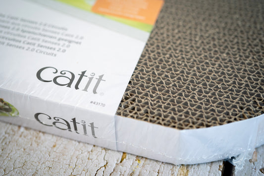 Close-up view of the Catit scratcher board for cats, Senses 2.0. | Vue rapprochée du griffoir Catit pour chats, Senses 2.0.
