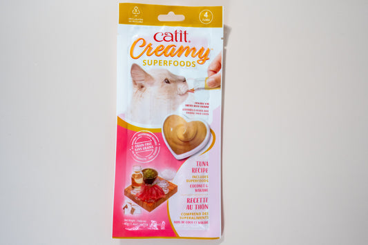 Front view of the tuna recipe with coconut and wakame cat treat. | Vue de face de la recette de thon à la noix de coco et friandise pour chat wakame.