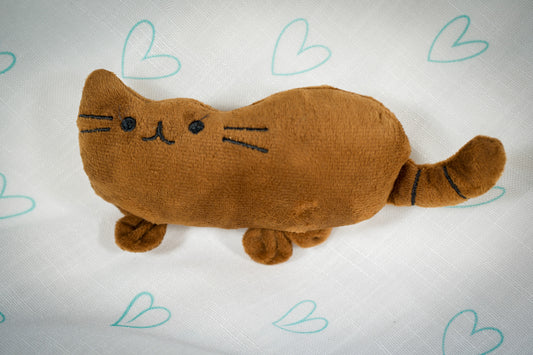 Brown plush toy filled with natural catnip for cats. | Peluche marron pour chat remplie d'herbe à chat naturelle.