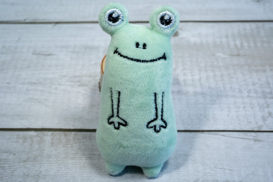 Frog cat toy filled with catnip. | Jouet pour chat en forme de grenouille rempli d'herbe à chat.