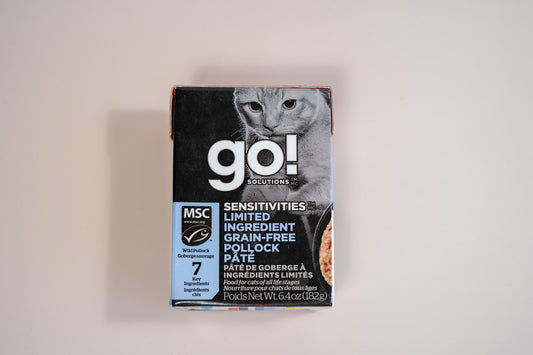 Food for cats with wild pollock and 7 key ingredients. | Nourriture pour chats avec goberge sauvage et 7 ingrédients clés..