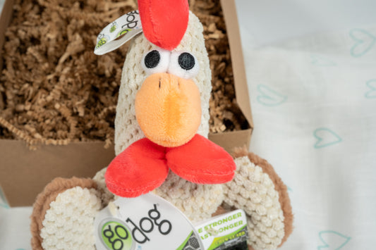 Large chew plush toy for dogs in neutral colors. | Grande peluche à mâcher pour chiens aux couleurs neutres.