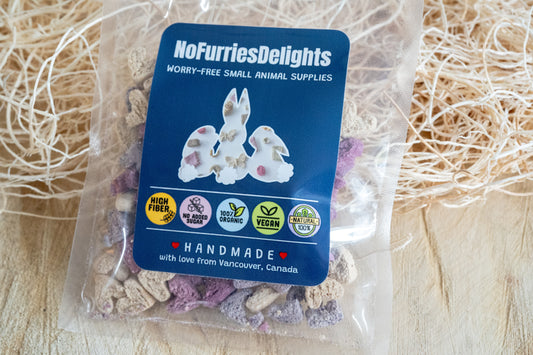 Love variety bites, handmade food for bunnies and guinea pigs high fiber, no added sugar, 100% organic, natural and vegan. | Friandises en bouchée Love, nourriture fait à la main pour lapins et cobayes, riche en fibres, sans sucre ajouté, 100 % biologique, naturelle et végétalienne.