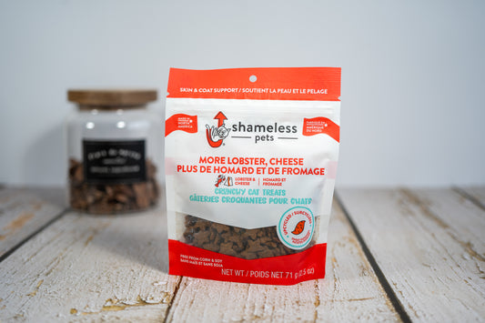 Shameless Pets Crunchy cat treats with lobster and cheese. | Gâteries croquantes pour chats Shameless Pets au homard et fromage.