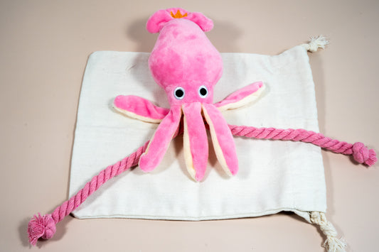 Soft toy for small dogs and puppies in the shape of an octopus with a squeaker inside. | Peluche pour chiens et chiots de petite taille en forme de pieuvre avec un couineur à l'intérieur.