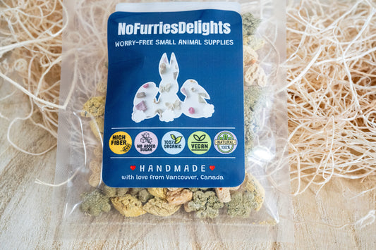 Mixed veggies bites, handmade food for bunnies and guinea pigs high fiber, no added sugar, 100% organic, natural and vegan. | Friandises aux légumes mélangés, aliment fait main pour lapins et cochons d'Inde, riche en fibres, sans sucre ajouté, 100% biologique, naturel et végétalien.