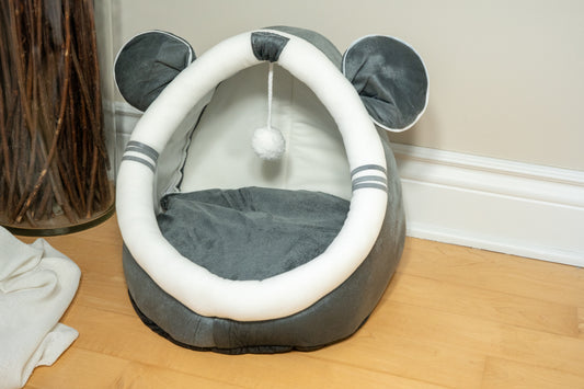 All-in-one soft bed house for pets. | Maison douillette et lit tout-en-un pour animaux.
