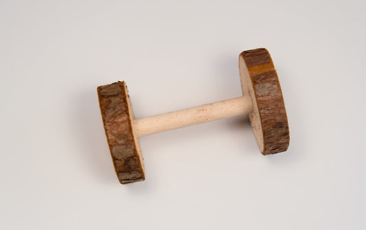 Hamster dumbbell made of wood.|Haltère pour hamster taillés en bois.