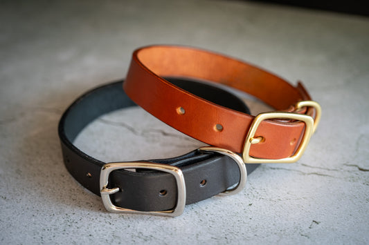 Handmade and custom leather dog collars 1 inch and 2 colors: brown and black. | Colliers pour chiens en cuir faits à la main 1 pouce et 2 couleurs : marron et noir.