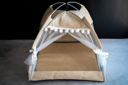 Tente beige pour animaux de petite et moyenne taille.