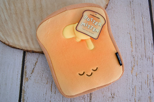 Chompurr Butter Mitten, a cute toast-shaped pet hair remover mitt for lifting loose fur from clothing, furniture, and carpets.|Un adorable gant en forme de tartine, conçu pour retirer les poils d’animaux des vêtements, des meubles et des tapis.