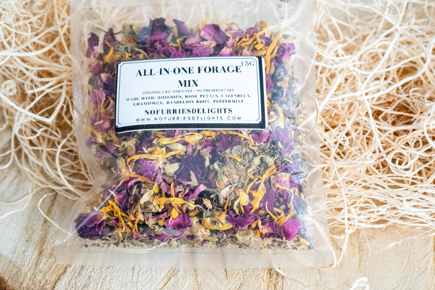 Forage mix made with rosehips, rose petals, calendula, chamomile, dandelion root and peppermint for small pets and birds.