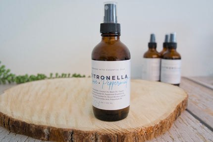 Spray répulsif anti-insectes pour chiens, fabriqué à la main par Furry Garden Co. et formulé à base d’huiles essentielles de citronnelle, de girofle et de menthe poivrée.