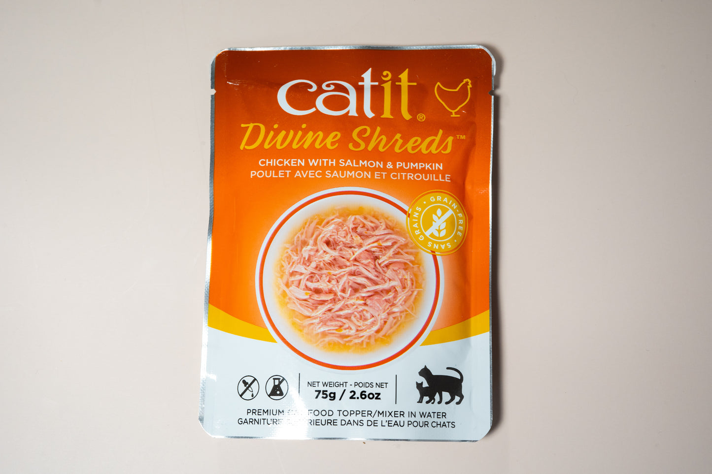 Front view of the Catit Divine Shreds food tooper in water with chicken, salmon and pumpkin flavor.