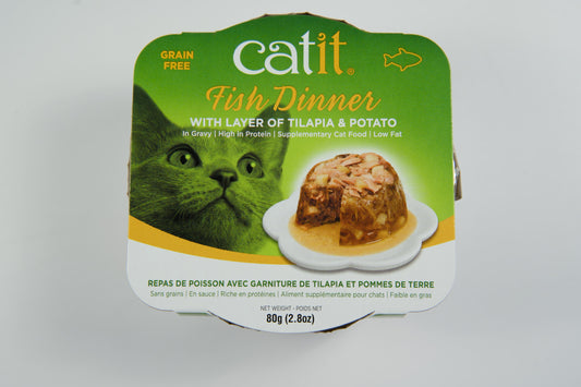 Front view of the Catit Fish Dinner wet cat food with layer of tilapia flavour and potato. | Vue de face de la nourriture humide pour chats Catit Fish Dinner avec une couche de saveur de tilapia et pommes de terre.