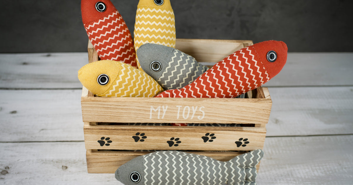 Crinkle Fish for Cats filled with Catnip – Furry Garden Co