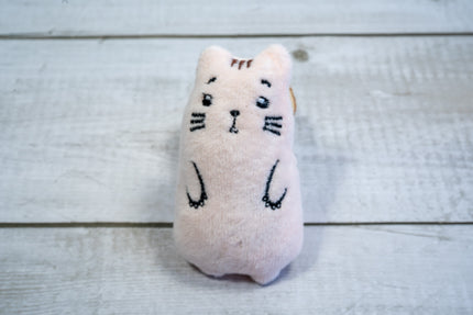 Jouet pour chat en peluche en forme de souris rose rempli d'herbe à chat.