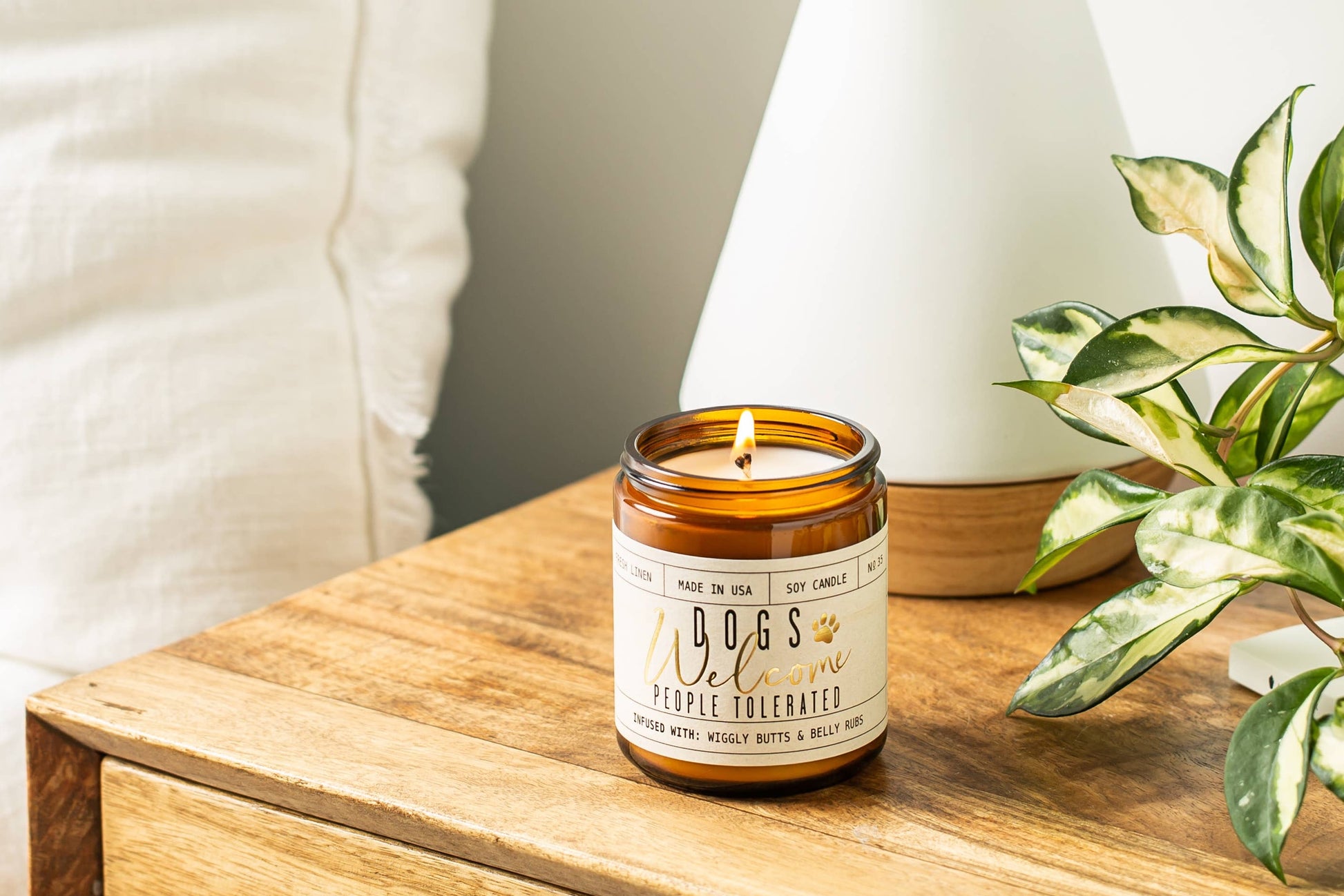 Dog-themed candle in an amber glass jar, the ideal gift for pet parents.