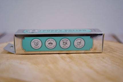 Boîte de dentifrice pour chiens avec une étiquette verte.