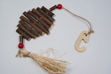 Brindilles de bois de grandeurs variées à mâcher pour petits animaux.