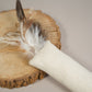 Oreiller-jouet pour chat en tissu de chanvre et rempli de laine naturelle.
