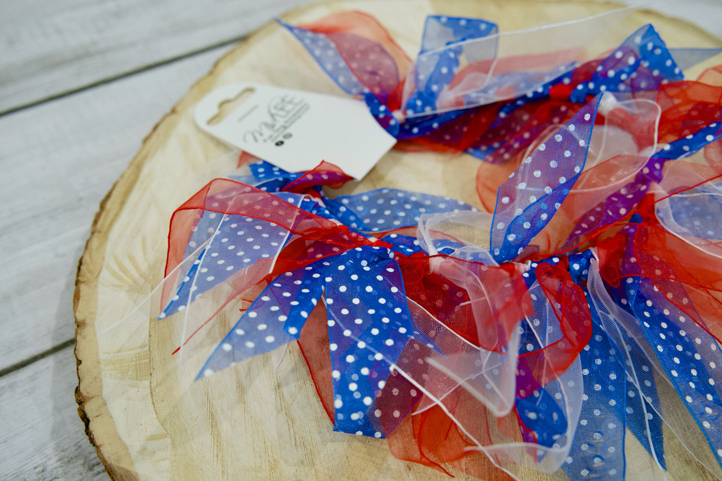 Rubans à pois rouges, blancs et bleus pour colliers d'animaux.