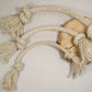 Jouet pour chien en corde de chanvre biologique avec noeud aux embouts.