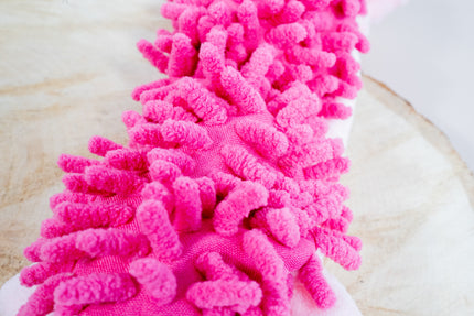 Vue rapprochée du dos du jouet type chenille pour chien..