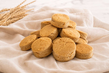 Close-up of Baxter Bailey Southern Cheese Biscuits, handcrafted gluten-free dog treats made with wholesome ingredients and aged parmesan cheese.