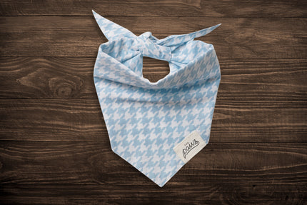 Bandanas pour animaux The Paws avec des motifs de pied-de-poule.