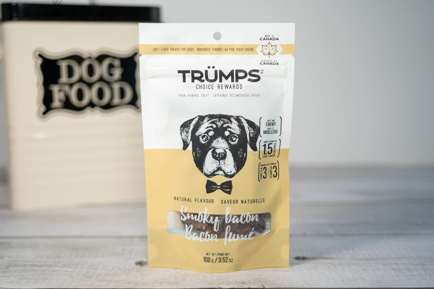 Entraînez, récompensez et gâtez votre chien avec ce bacon fumé véritable pour chiens.