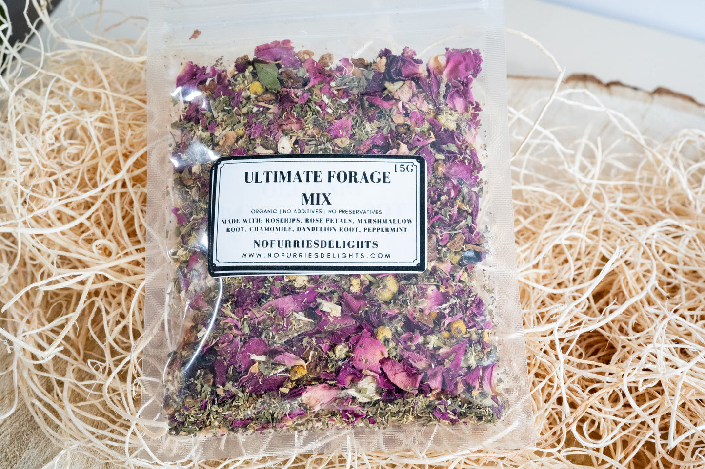 Forage mix made with rosehips, rose petals, marshmallow root, chamomile, dandelion root and peppermint for small pets and birds.