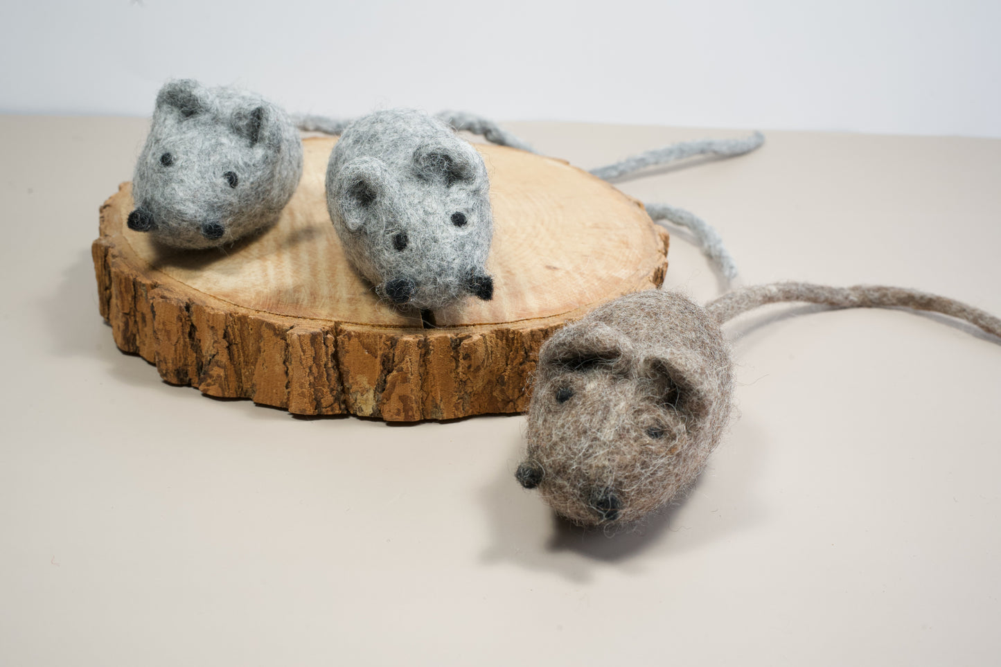 Handmade wool cat mouse.
