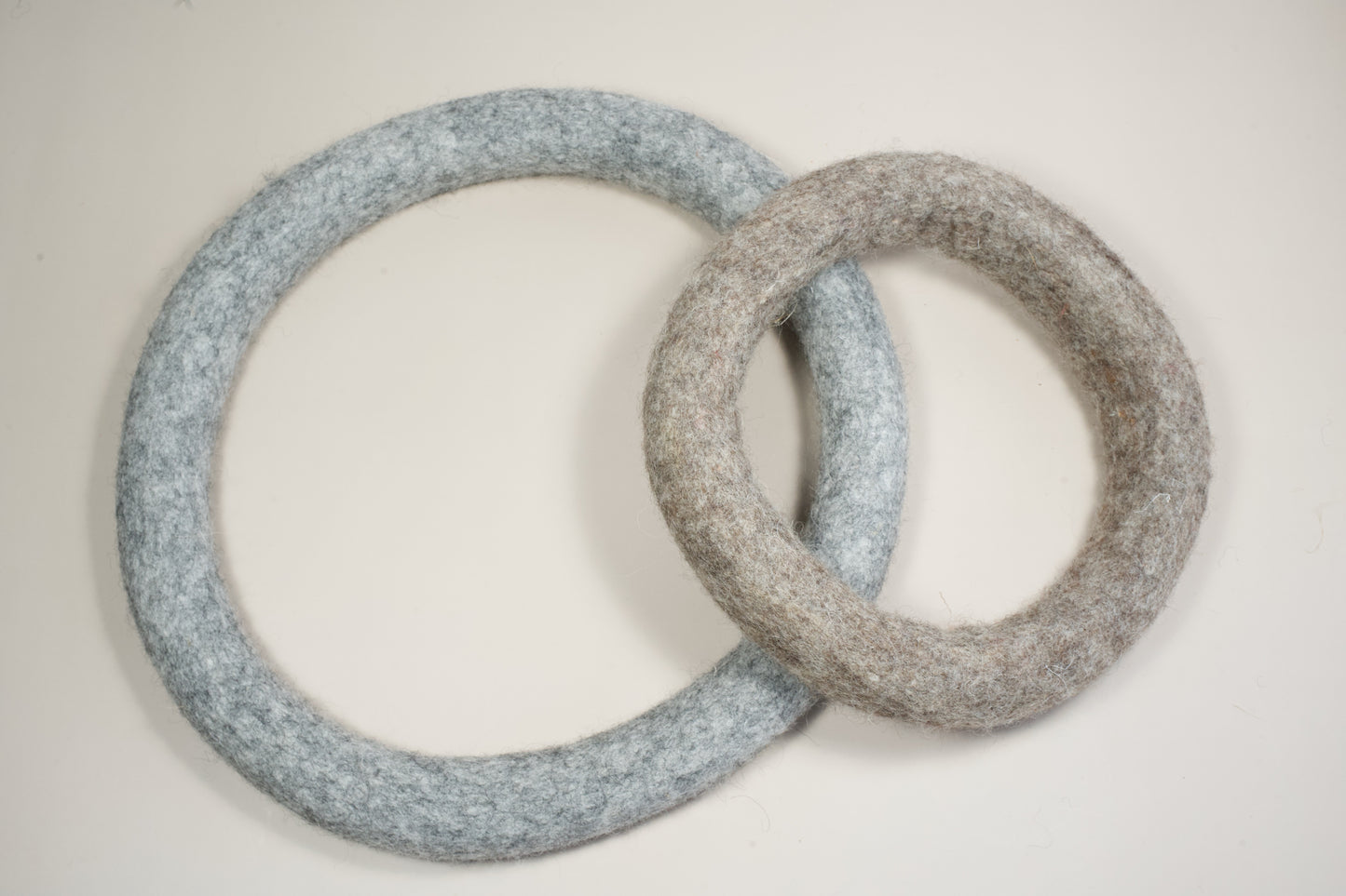 Different sizes and colors of the dog toy ring.